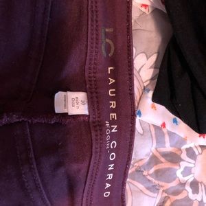 Women’s maroon jean leggings